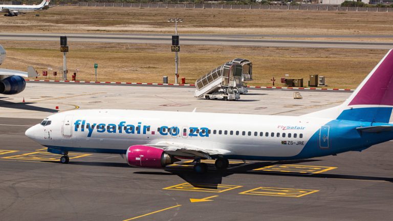 FlySafair Cabin Crew Strike Begins Over Pay Dispute, Airline Minimizes Disruption 🇿🇦